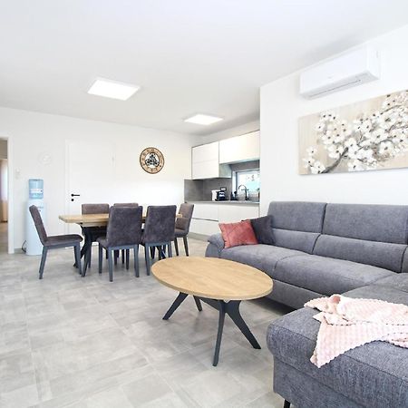 Ferienwohnung Fuer 6 Personen Ca 140 Qm In Stinjan, Istrien Istrische Riviera Bagian luar foto